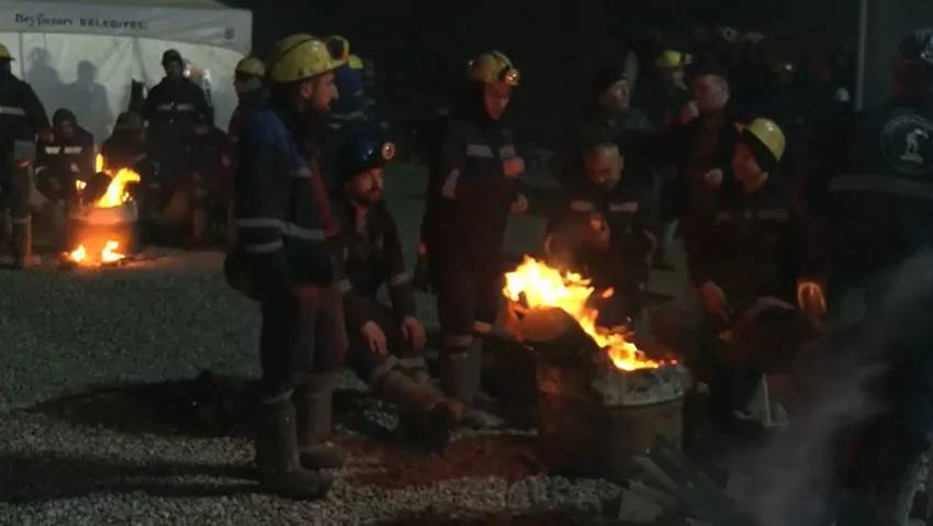 Nallıhan Çayırhan Termik Santrali’nin madenciler soğuğa rağmen eyleme devam ediyor